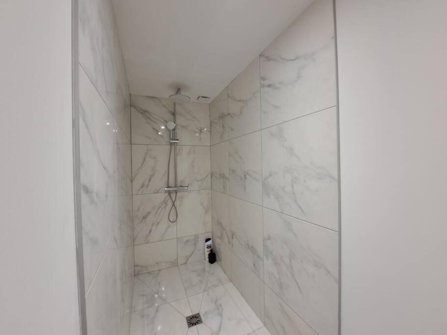 Mascate - Appartement Climatise En Hypercentre Реймс Экстерьер фото